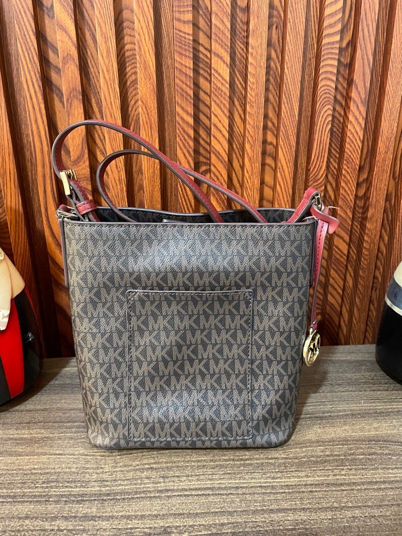 Authentic Michael Kors Small Bucket Bag (Category: Luxury Bags & Wallets) located in Manila. Submitted by lovedandcaredfor (Listing ID 1361857986, Image 3). Description: Authentic Michael Kors Small Bucket Bag RFS: need funds PAYMENT FIRST: BDO or GCash Payment can be done the same day of delivery. Buyer will shoulder delivery fee via Lalamove or Grab. 📍Dasmarinas, Cavite .