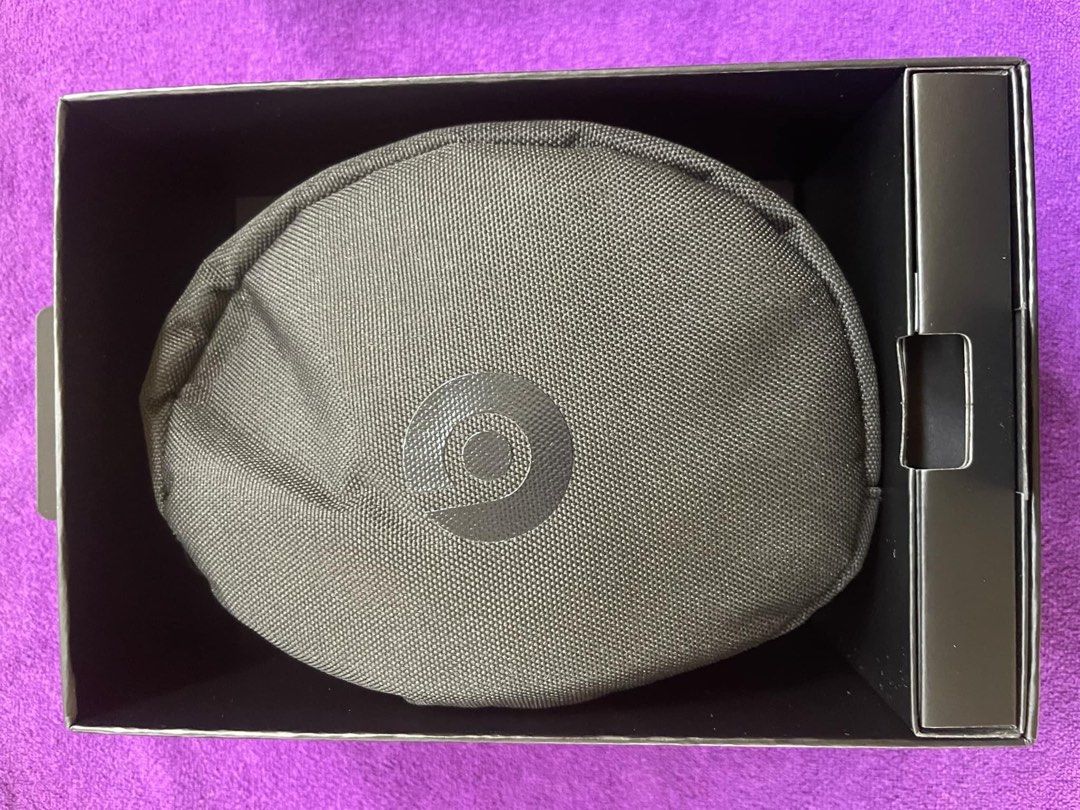 Beats solo 3 matte RUSH SALE!!!! (Category: Headphones & Headsets) located in Tarlac. Submitted by kunars08 (Listing ID 1361899095, Image 3). Description: Just tried on, but never used 8k down to 5k.