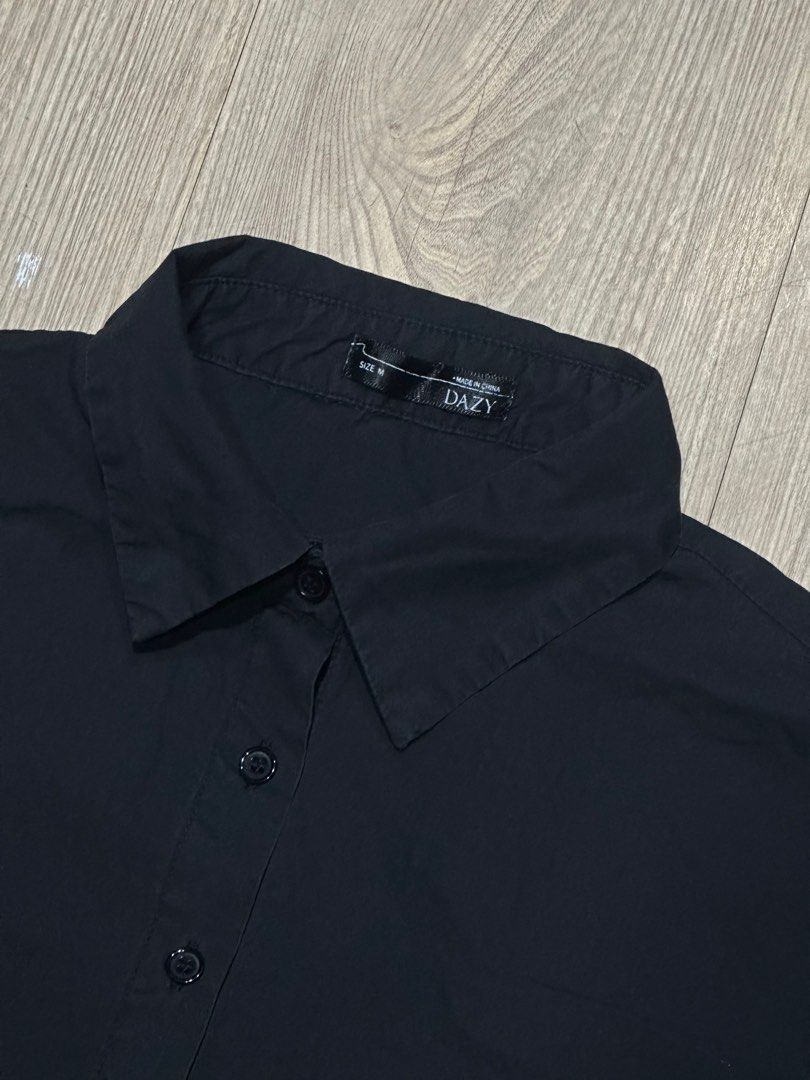 black crop polo longsleeves top (Category: Longsleeves) located in Manila. Submitted by caelusio (Listing ID 1361923271, Image 3). Description: welcome ☻ ↳ Flaws: none ↳ Size: small to medium ↳ Colors may vary due to lighting [★] feel free to message me for more details > Please manage your expectations 🏷: baggy pants, y2k pants, cargo pants, flare pants, shein pants, maong pants, thrifted, shein, mom jeans, high waist jeans, low waist jeans, bo