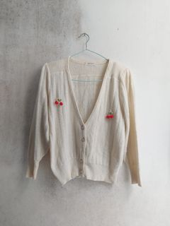 (Kategori: ) berada di . Dikirim oleh preloved_bypiw (ID iklan 1361854458, Gambar 1). Deskripsi: .