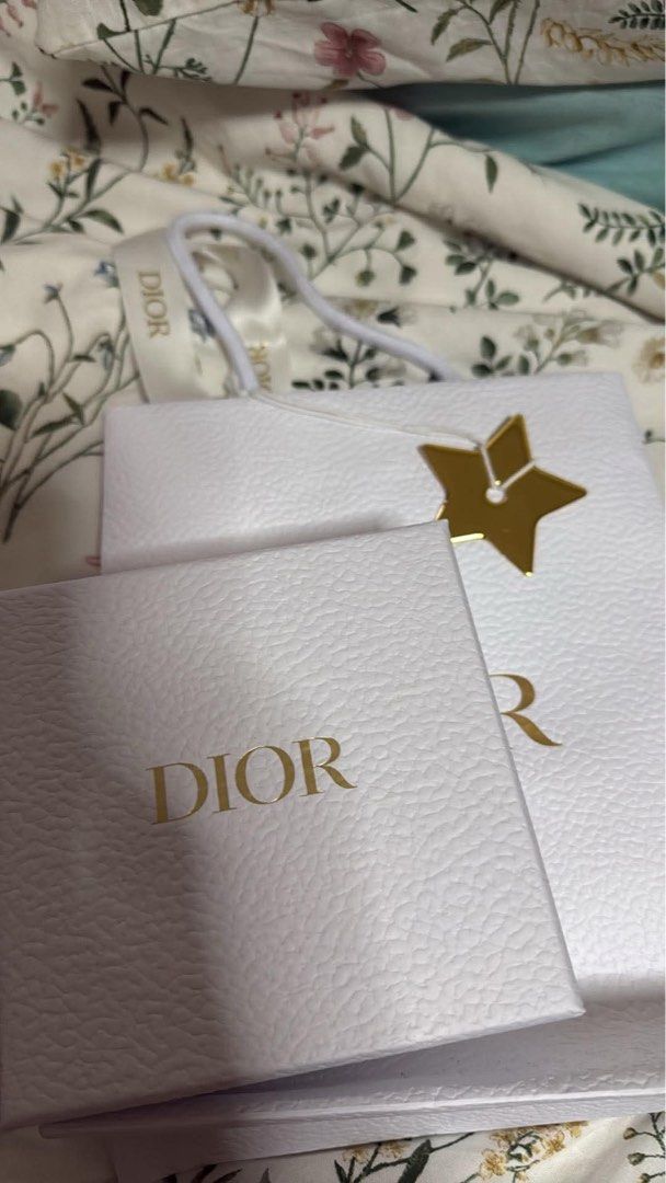 Dior Cardholder (Category: Luxury Bags & Wallets) located in Bacolod City. Submitted by bellabianca_closet (Listing ID 1361893082, Image 2). Description: Last price Brand new Never used RFS: Need funds.