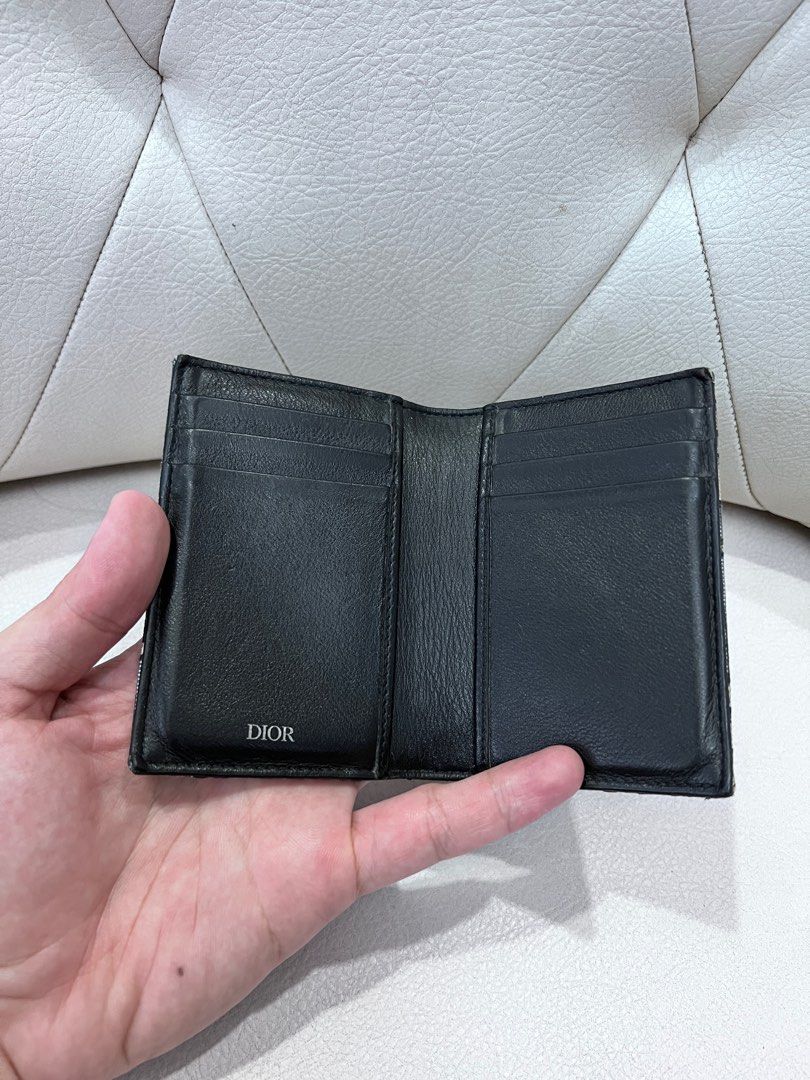 Dior Pocket Organizer (Category: Luxury Bags & Wallets) located in Quezon City. Submitted by nbd1212 (Listing ID 1361843414, Image 3). Description: Dior Pocket Organizer -Php 15,000 -Used but in good condition -Mop: Cash or transfer -Meetups or shipping around the metro.