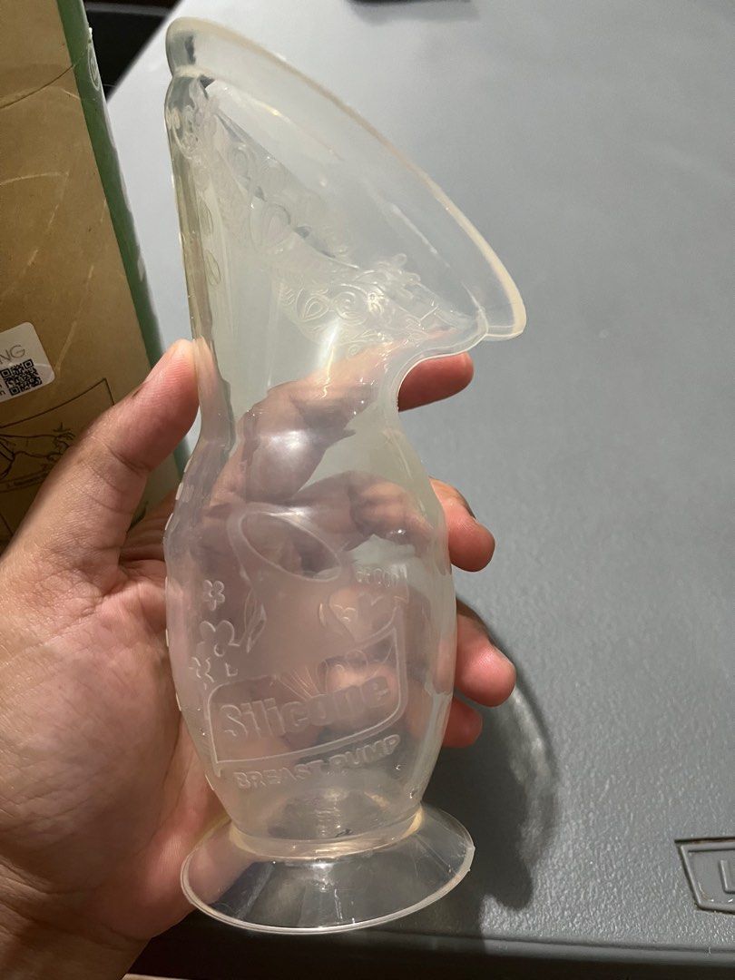 Haakaa (Category: Breastfeeding & Bottle Feeding) located in Mandaluyong City. Submitted by jenvm (Listing ID 1361843132, Image 2). Description: Original Haakaa hindi na nagagamit.