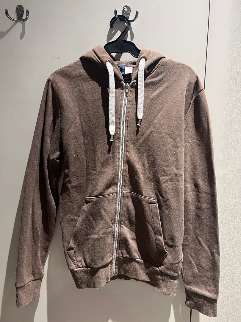 H&M Jacket (Category: Coats, Jackets and Outerwear) located in Mandaluyong City. Submitted by ryansls (Listing ID 1361918656, Image 1). Description: Original 100% H&M Jacket FYI: small white paint stain at the back.