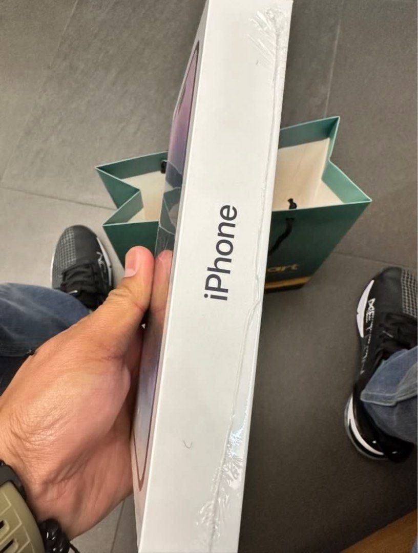 Iphone 16 Promax 256 Sealed (Smart locked) (Category: iPhone 16 Series) located in Cebu City. Submitted by topee16 (Listing ID 1361836456, Image 2). Description: Iphone 16 Promax Sealed 256 Galing sa smart store Ikaw na ang maguunbox once we meet .