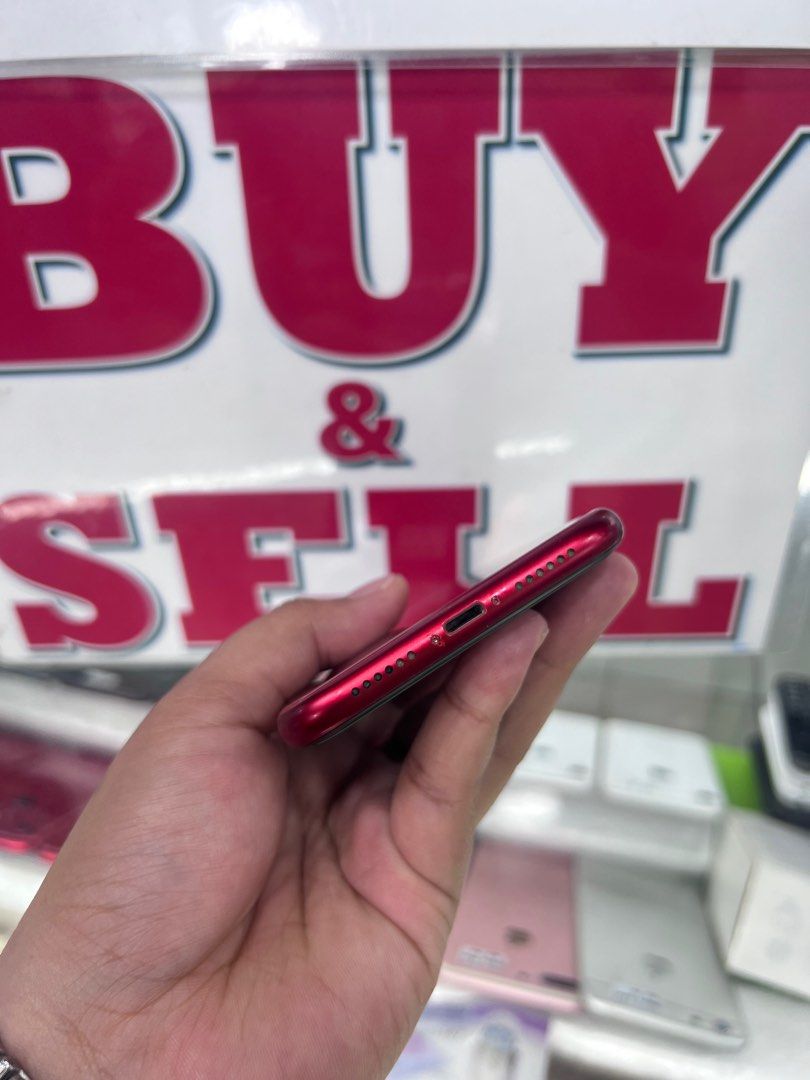 IPHONE XR (Category: iPhone X Series) located in Manila. Submitted by farhanadau39938 (Listing ID 1361862005, Image 2). Description: IPHONE XR {STORAGE:128GB) {FACTORY UNLOCKED} {NO REPAIR HISTORY} {NO ISSUE} {LEGIT/ ORIGINAL} {NOT REFURBISHED} {UNLI RESET} {99SMOOTH} NOTE: KAYA MURA DAHIL SA KUNTING WHITE SPOT! PERO KUNTI LANG SIYA DI NAMAN HALATA PWIDI MU DARK MODE PARA DINA MAKITA! TEST TO SAWA BAGU BAYARAN! INCLUSION {CASE/TEMPERED/CHARGER} *