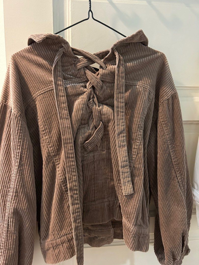 Jacket (Category: Coats, Jackets and Outerwear) located in Petaling Jaya. Submitted by nh0601 (Listing ID 1361875233, Image 2). Description: W Closet Jacket Very comfortable material Can fit S-L Condition : Good.
