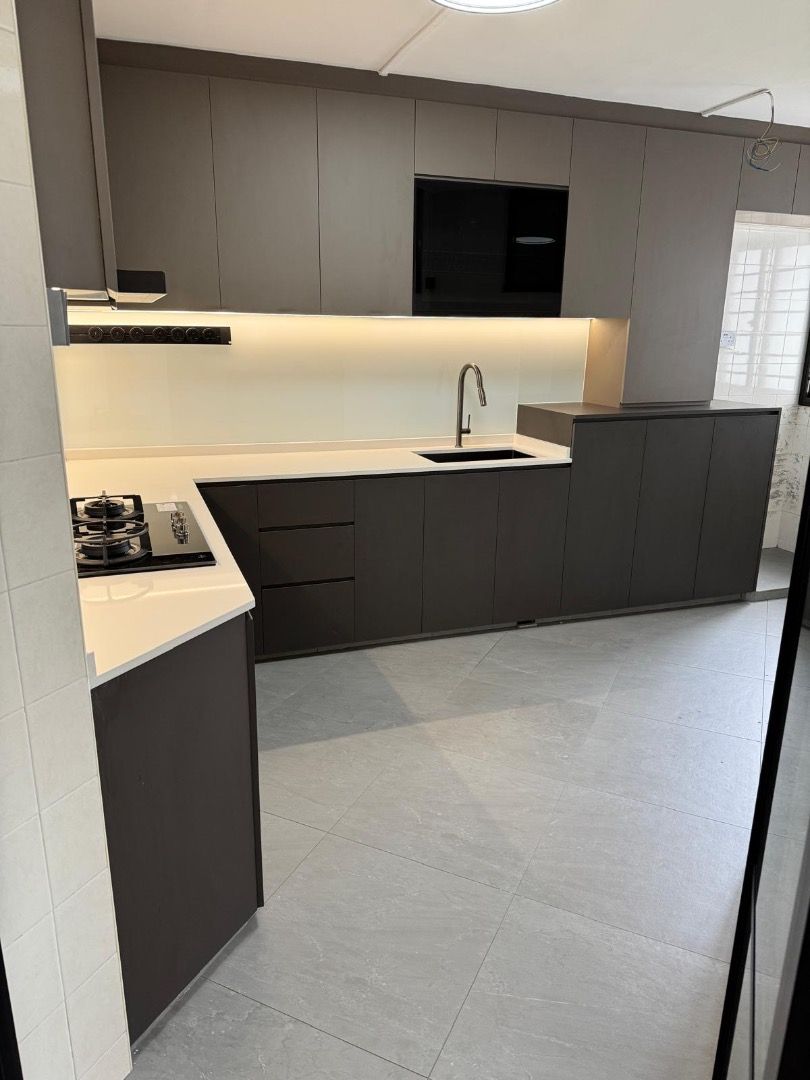 Local company with showroom Bto/resale 20ft kitchen top & bottom cabinet promotion/wardrobe/Tv console/feature wall/table top/E1 Plywood/blum hinges/colour PVC/62863094150147111
