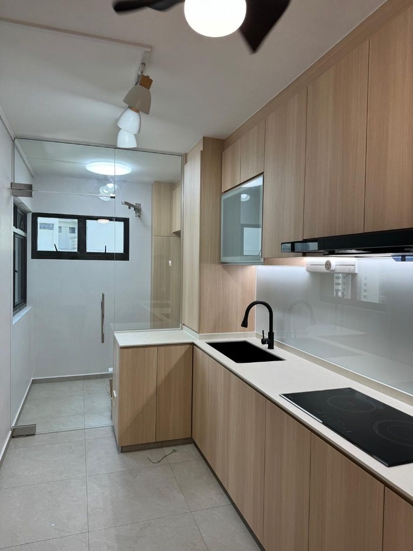 Local company with showroom Bto/resale 20ft kitchen top & bottom cabinet promotion/wardrobe/Tv console/feature wall/table top/E1 Plywood/blum hinges/colour PVC/62863094150147113