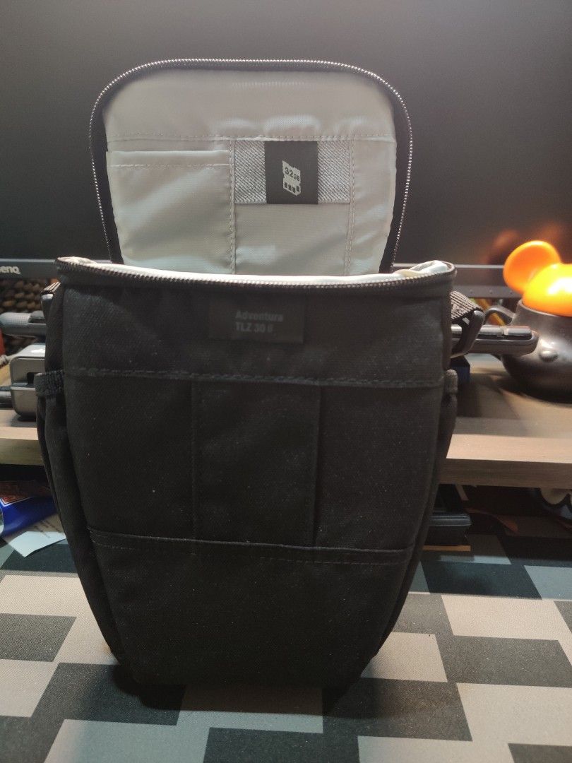 Lowepro Adventura TLZ 30 II (Category: Camera Bags & Carriers) located in Makati City. Submitted by chuchay76 (Listing ID 1361815368, Image 2). Description: Designed for a light DSLR with attached kit lens Durable, molded base safeguards gear from moisture & impact Memory card pocket and pleated side pockets for accessories Handle, removable & adjustable padded shoulder strap, belt loop can fit DSLR with attached kit lens (such as Canon Rebel T5i