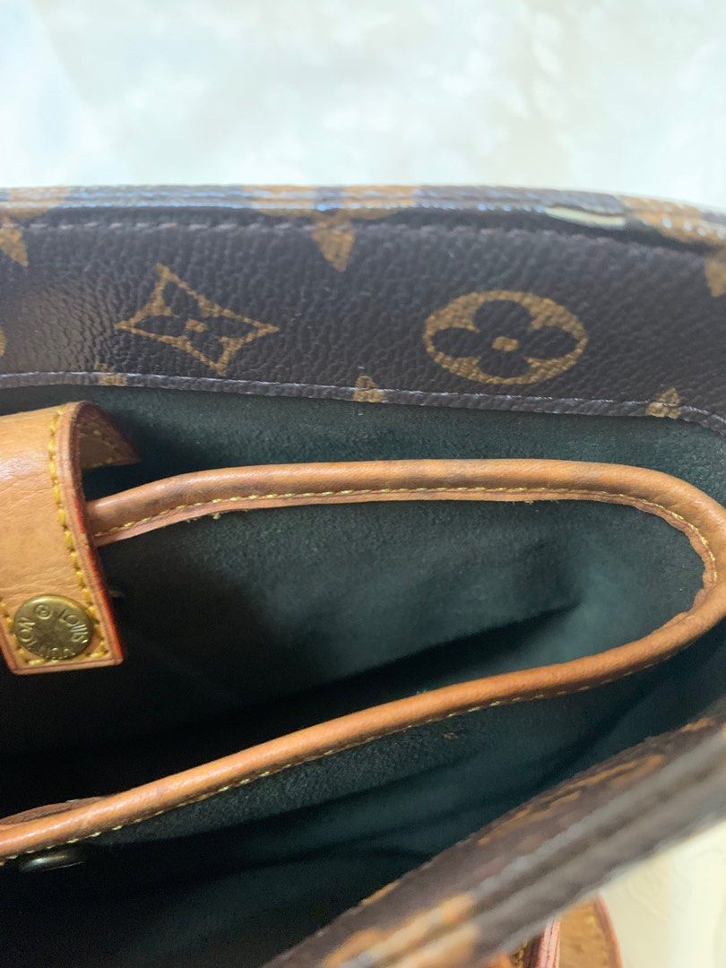 LV small bucket bag (Category: Luxury Bags & Wallets) located in Angeles City. Submitted by MTstuffs (Listing ID 1361877107, Image 3). Description: Small bucket tote bag Last price posted searchable code With normal signs of use In very good condition L 21cm W 21cm Height handle 16cm.