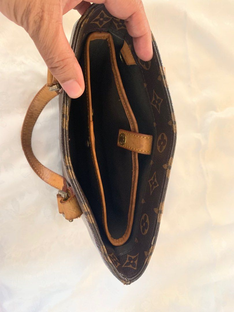 LV small bucket bag (Category: Luxury Bags & Wallets) located in Angeles City. Submitted by MTstuffs (Listing ID 1361877107, Image 2). Description: Small bucket tote bag Last price posted searchable code With normal signs of use In very good condition L 21cm W 21cm Height handle 16cm.