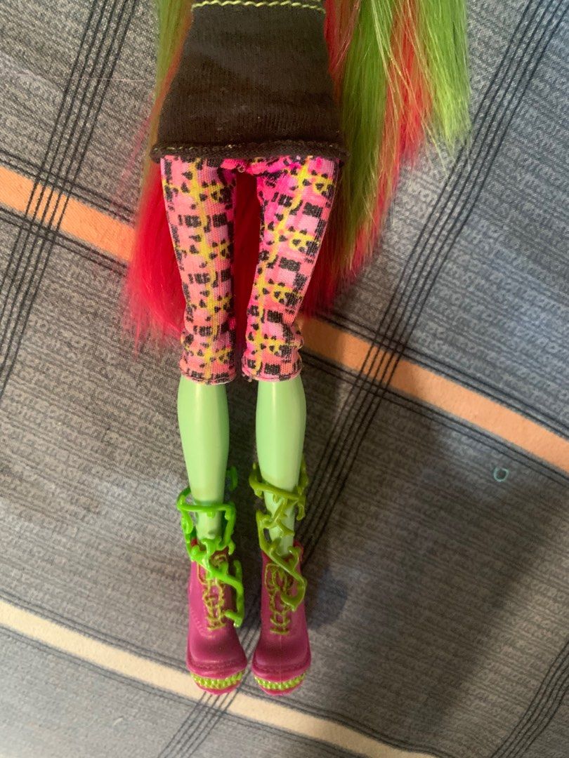 Monster high Venus mcflytrap (Category: Figurines & Statues) located in Talibon. Submitted by mxnsterx (Listing ID 1361949304, Image 2). Description: Faded flockings only.