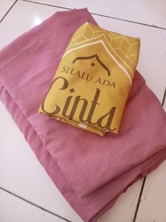 (Kategori: ) berada di . Dikirim oleh store_prelovedbyme (ID iklan 1361890970, Gambar 1). Deskripsi: .