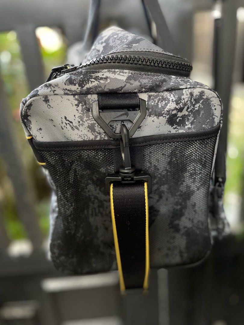 Nike Utility Power Training Duffle Bag (Category: Backpacks) located in Baguio. Submitted by jomelcavit29012 (Listing ID 1361823931, Image 3). Description: Nike Utility Power Training Duffle Bag Condition : 10/10 Color way : Grey camouflage Size : Medium Price : 3800 Location : Baguio city For other question pm nalang po Note : Picture may vary due to lighting .