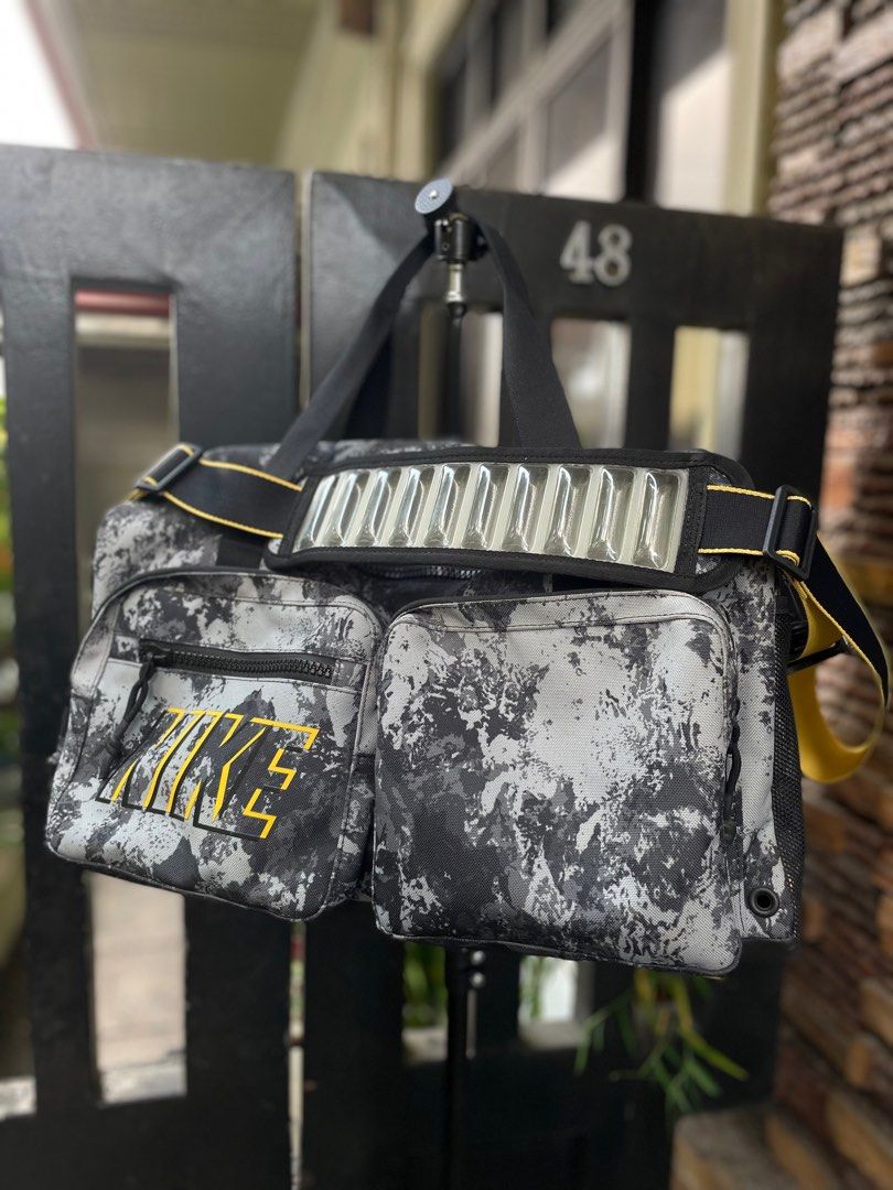 Nike Utility Power Training Duffle Bag (Category: Backpacks) located in Baguio. Submitted by jomelcavit29012 (Listing ID 1361823931, Image 1). Description: Nike Utility Power Training Duffle Bag Condition : 10/10 Color way : Grey camouflage Size : Medium Price : 3800 Location : Baguio city For other question pm nalang po Note : Picture may vary due to lighting .