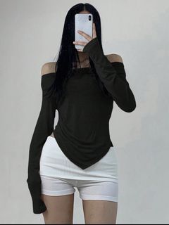 (Category: ) located in . Submitted by taetae_wardrobe (Listing ID 1361930269, Image 1). Description: .