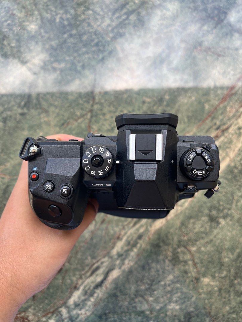 Olympus EM1X MFT/M43 Mirrorless Camera (Category: Cameras) located in Paranaque City. Submitted by wynnnnnnn (Listing ID 1361947254, Image 2). Description: Olympus EM1X MFT/M43 Mirrorless Camera Asking price: 50k No issues Other lenses for sale: Rokinon 7.5 f3.5 Fisheye Olympus 14-150 f4-5.6 ii Olympus 40-150 f4-5.6 lens Olympus 12-40 f2.8 ii PRO Olympus Zuiko 50-200 f2.8-3.5 (Four Thirds mount) Olympus 75-300 f4.8-6.7 Ttartisan 50 f1.2 Other cam