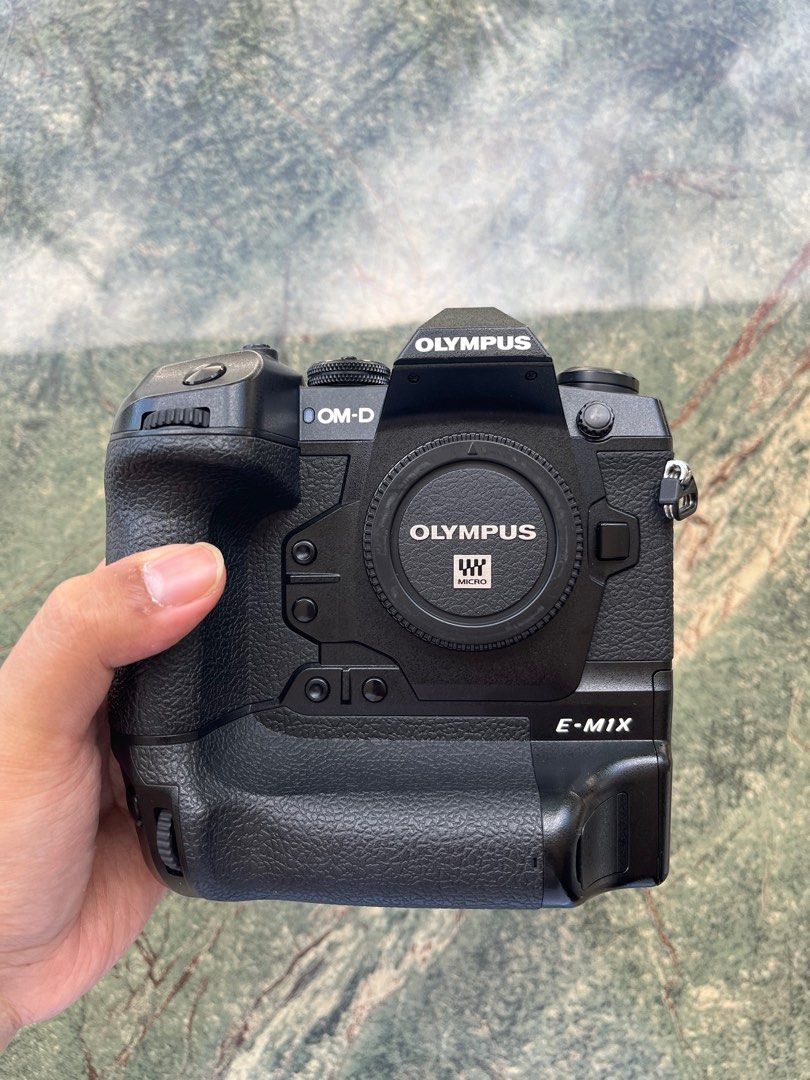 Olympus EM1X MFT/M43 Mirrorless Camera (Category: Cameras) located in Paranaque City. Submitted by wynnnnnnn (Listing ID 1361947254, Image 1). Description: Olympus EM1X MFT/M43 Mirrorless Camera Asking price: 50k No issues Other lenses for sale: Rokinon 7.5 f3.5 Fisheye Olympus 14-150 f4-5.6 ii Olympus 40-150 f4-5.6 lens Olympus 12-40 f2.8 ii PRO Olympus Zuiko 50-200 f2.8-3.5 (Four Thirds mount) Olympus 75-300 f4.8-6.7 Ttartisan 50 f1.2 Other cam