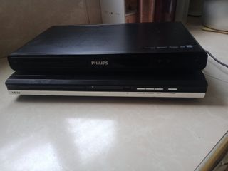 ORIGINAL PHILIPS DVD PLAYER  with akai dvd player comes with free multi media speaker