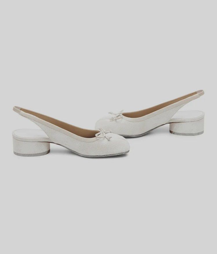 Pasabuy! Maison Margiela Tabi Ballet Pump (Category: Sneakers & Footwear) located in Quezon City. Submitted by everybit (Listing ID 1361866879, Image 2). Description: - Brand new and Authentic (Will be bought directly from Stores) - Inclusions: Box, Receipt, Dust Bags and Maison Margiela Cards and Tags in tact (I provide everything) - ETA: 4-5 weeks - Sizes Available: 36, 37 - Only 50% downpayment, remaining will be settled once item is in PH Not