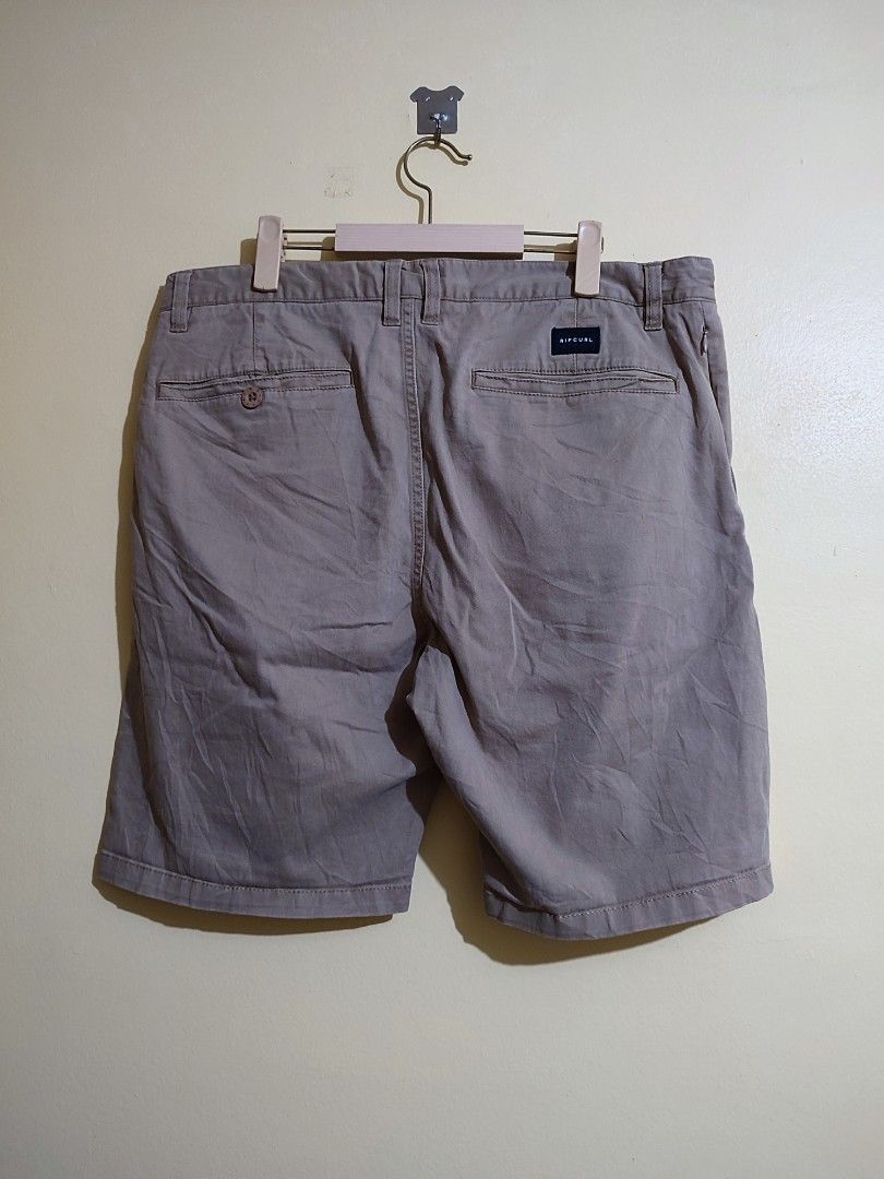 Ripcurl Khaki Short (Category: Shorts) located in Cebu City. Submitted by haryvyylyynn (Listing ID 1361810282, Image 2). Description: Ripcurl khaki size 36 on tag 550+sf.