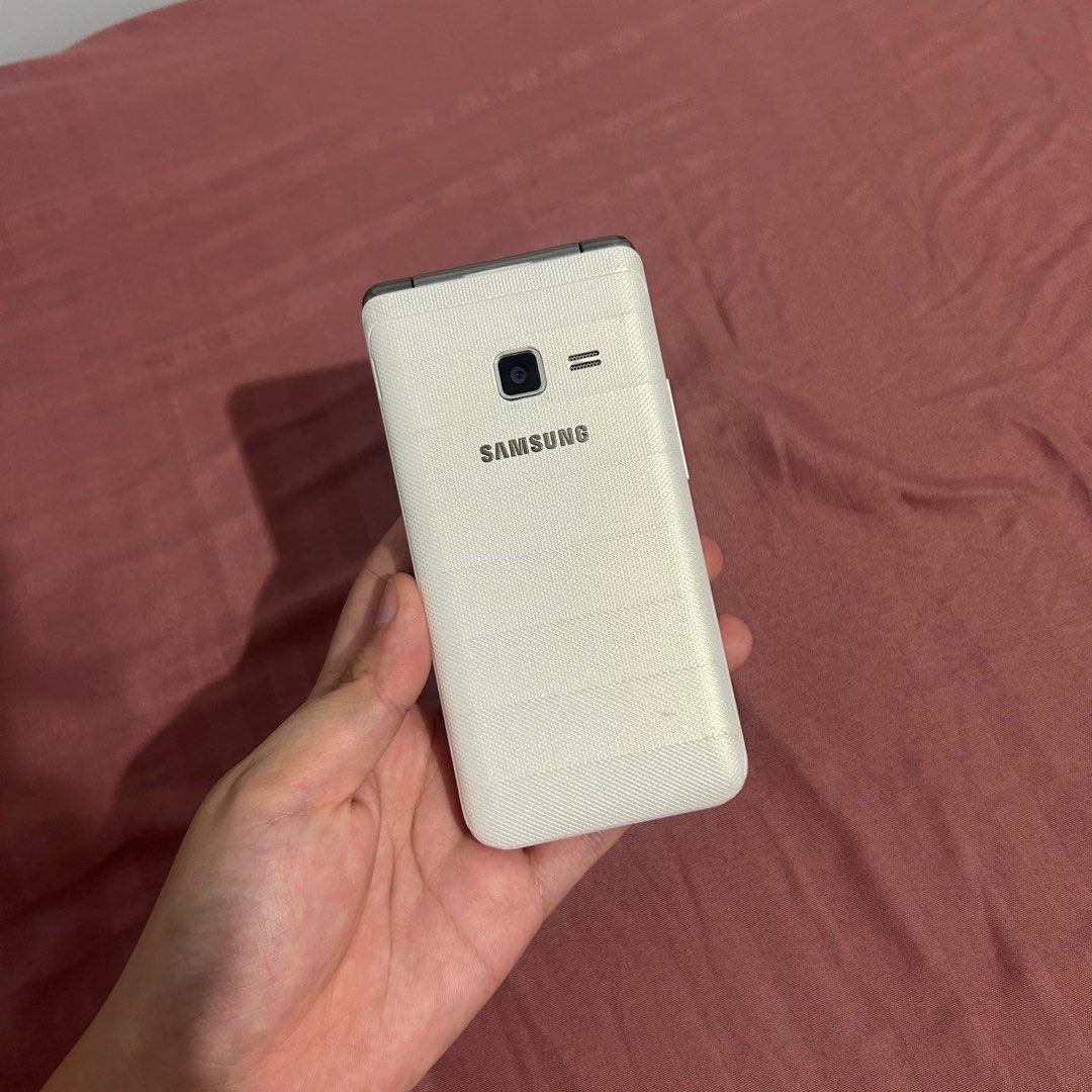 Samsung Galaxy Folder 1 (Category: Early Generation Mobile Phones) located in Butuan. Submitted by parkellarrine (Listing ID 1361895873, Image 3). Description: Price is slightly negotiable. No functional issues. Openline to all PH networks. Android Version 5.1.1 Touch and type With front camera With slot for memory card Updated Play Store Please do your own research for additional information on the unit’s specs. Inclusions: 1x Flip Phone 1x Batt