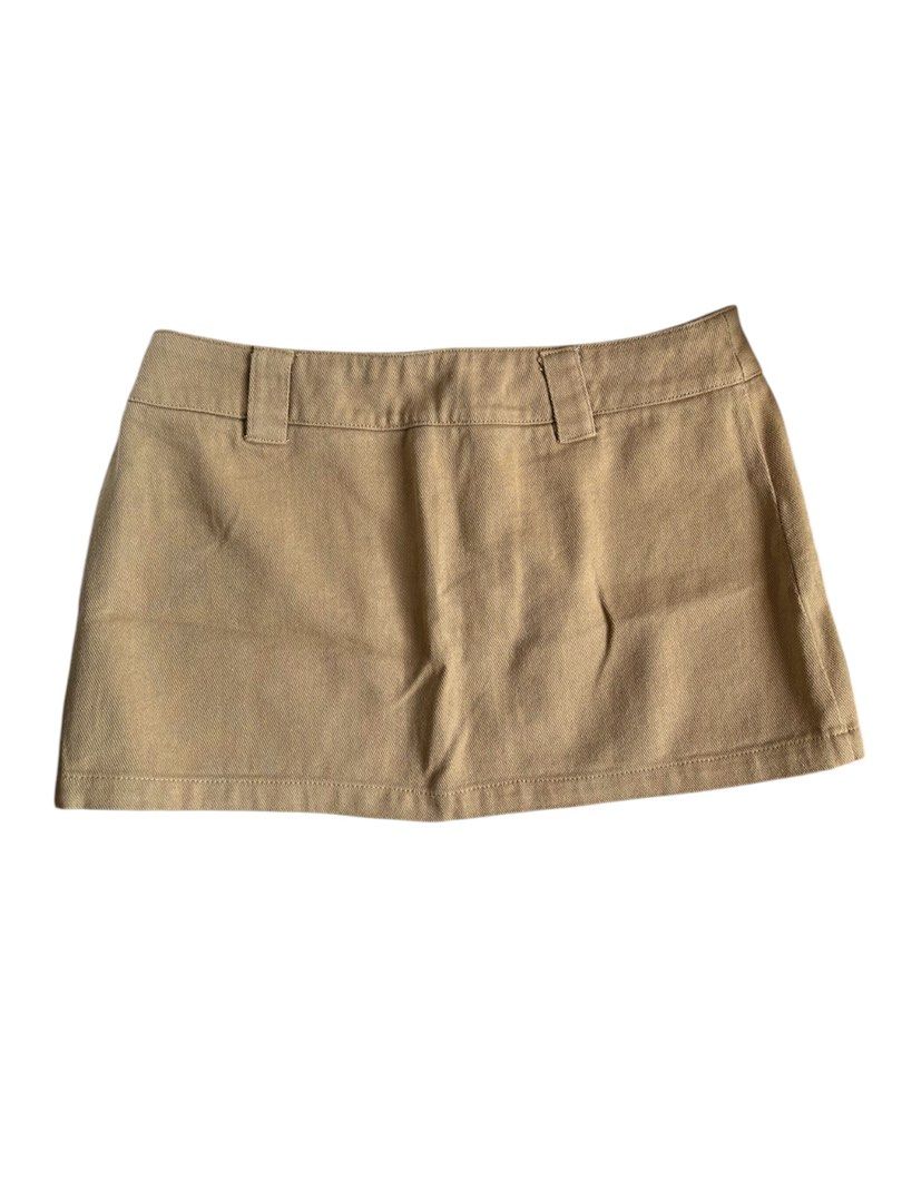 Shein, Khaki Mini Skirt (Category: Skirts) located in Las Pinas. Submitted by _svrx (Listing ID 1361837705, Image 2). Description: Waist: 72cm Length: 28cm.