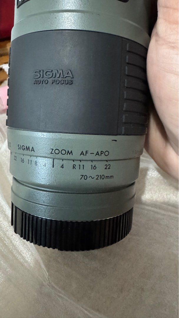 Sigma 70-210mm Alpha Mount (Category: Lens & Kits) located in Baguio. Submitted by oftherock (Listing ID 1361812798, Image 2). Description: Also bought from Caroussel. No longer using because my Sony A77 cannot be fixed here in Baguio. Legacy lens and a little heavy Manual lens A-Mount RFS - Decluttering and moving to my action camera photography/videography era🙏.