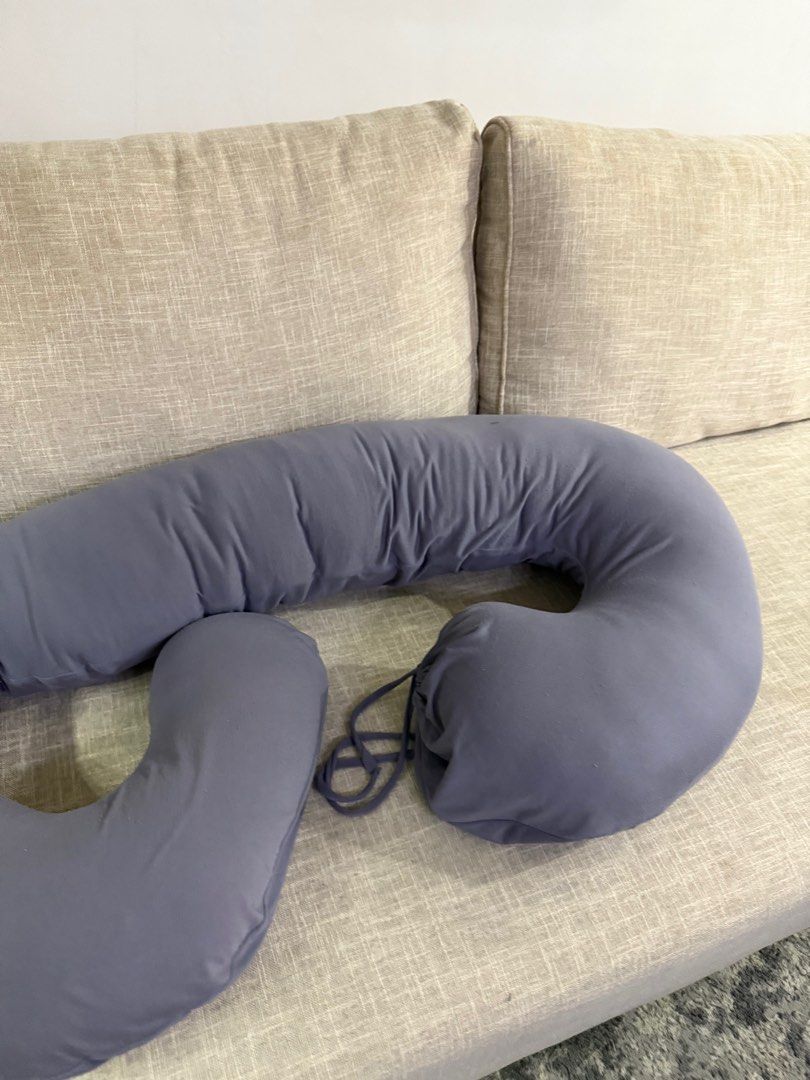 Snug a hug pillow (Category: Maternity Care) located in Cabanatuan. Submitted by macesha (Listing ID 1361865564, Image 3). Description: Used - like new condition.