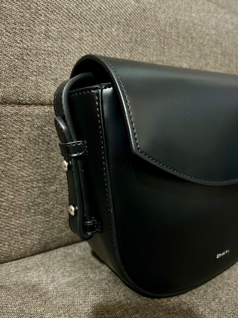 Stand Oil Bag 🖤 (Category: Luxury Bags & Wallets) located in Marikina City. Submitted by suchabaggee (Listing ID 1361853405, Image 3). Description: .