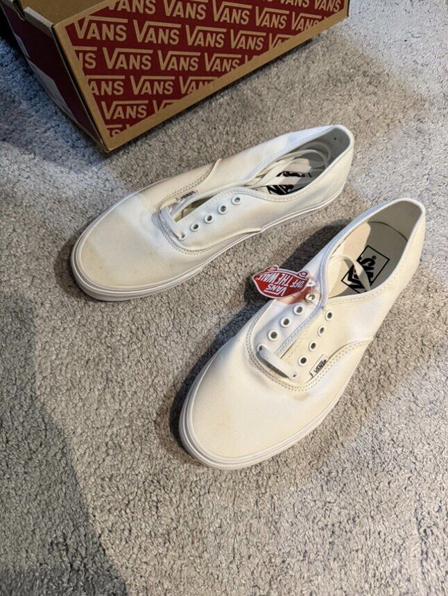 Vans Authentic White Size 10.5 Brand New (Category: Sneakers) located in Quezon City. Submitted by emmanueljuarez (Listing ID 1361812520, Image 3). Description: FOR SALE Vans Authentic True White BRAND NEW Pair isn’t as white as it once was since it’s been stocked away but pair has never been worn. PHP1,200.