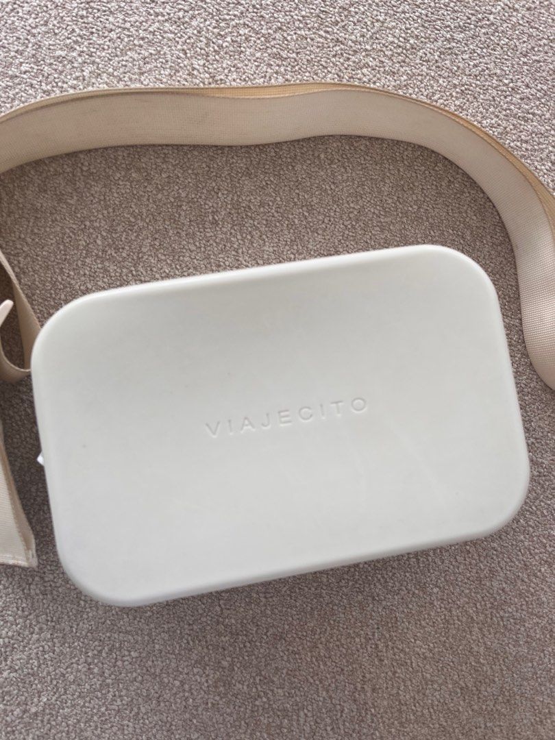 Viajecito Splashkit (Category: Shoulder Bags) located in Las Pinas. Submitted by declutterwithrdc (Listing ID 1361793966, Image 2). Description: This bag is loved by many celebrities and influencers! RFS: decluttering Negotiable price (no to low baller) Guaranteed No Defect .