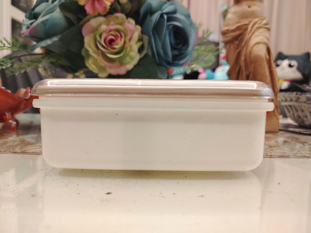 Vintage Sanrio Hello Kitty '94 Lunch Box (Category: Food Organization & Storage) located in San Fernando. Submitted by jpmarketplace2023 (Listing ID 1361815756, Image 2). Description: 💚 All items are authentic from Japan. 💛 MOP: GCash (❌️ GCash Protect) 🩵 MOD: LBC only (❌️ S. Checkout, COD, COP) 💙 Meet-up: Vista Mall, San Fernando, Pampanga 💜 All items are on-hand. 🧡 First to pay gets the item first. ❤️ Breakable items are packed with care 