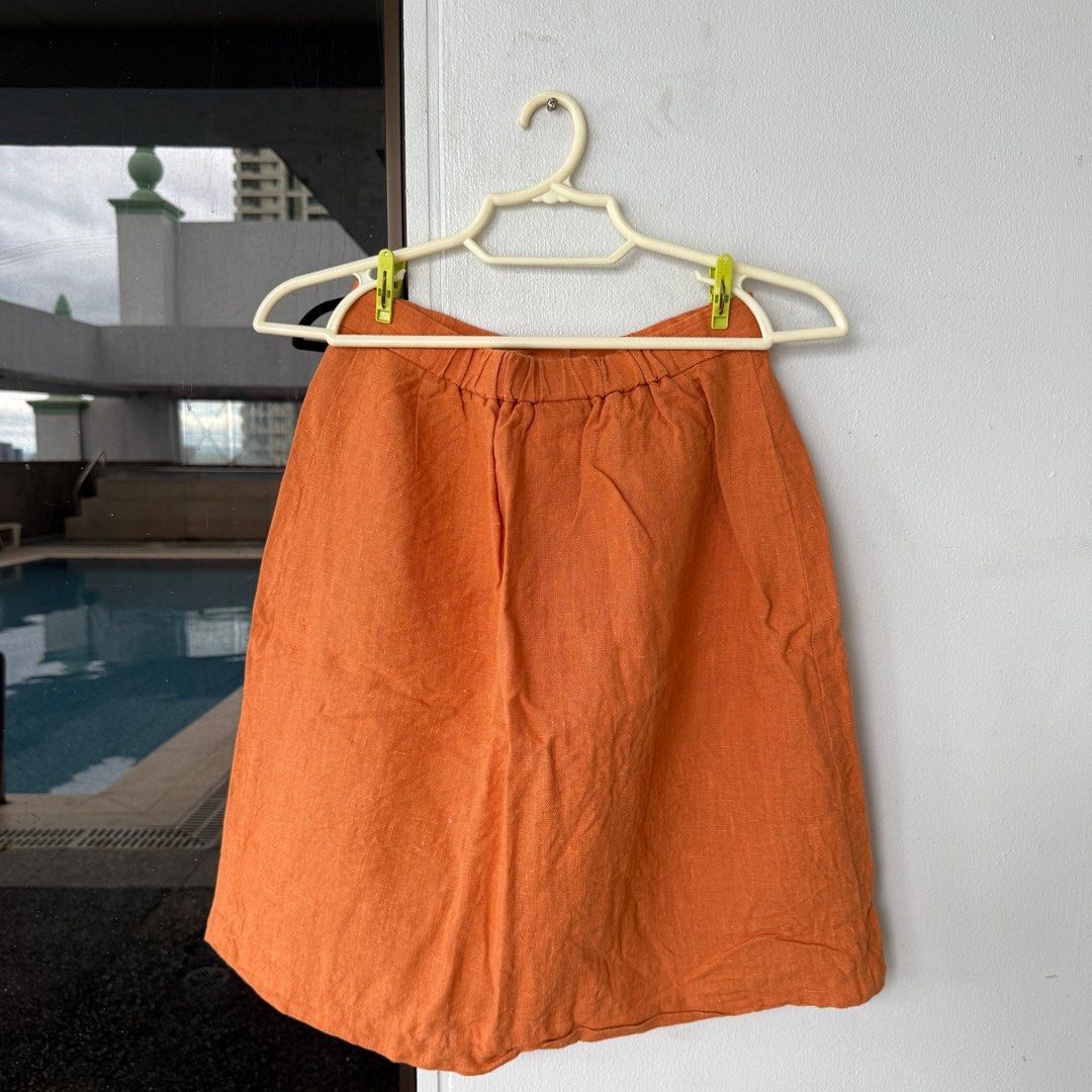 100% Linen Skirt (Category: Skirts) located in Makati City. Submitted by avlca (Listing ID 1362039410, Image 3). Description: Harvé Benard 100% linen material for S to M frames (26-28 waist) midi length RFS: decluttering.