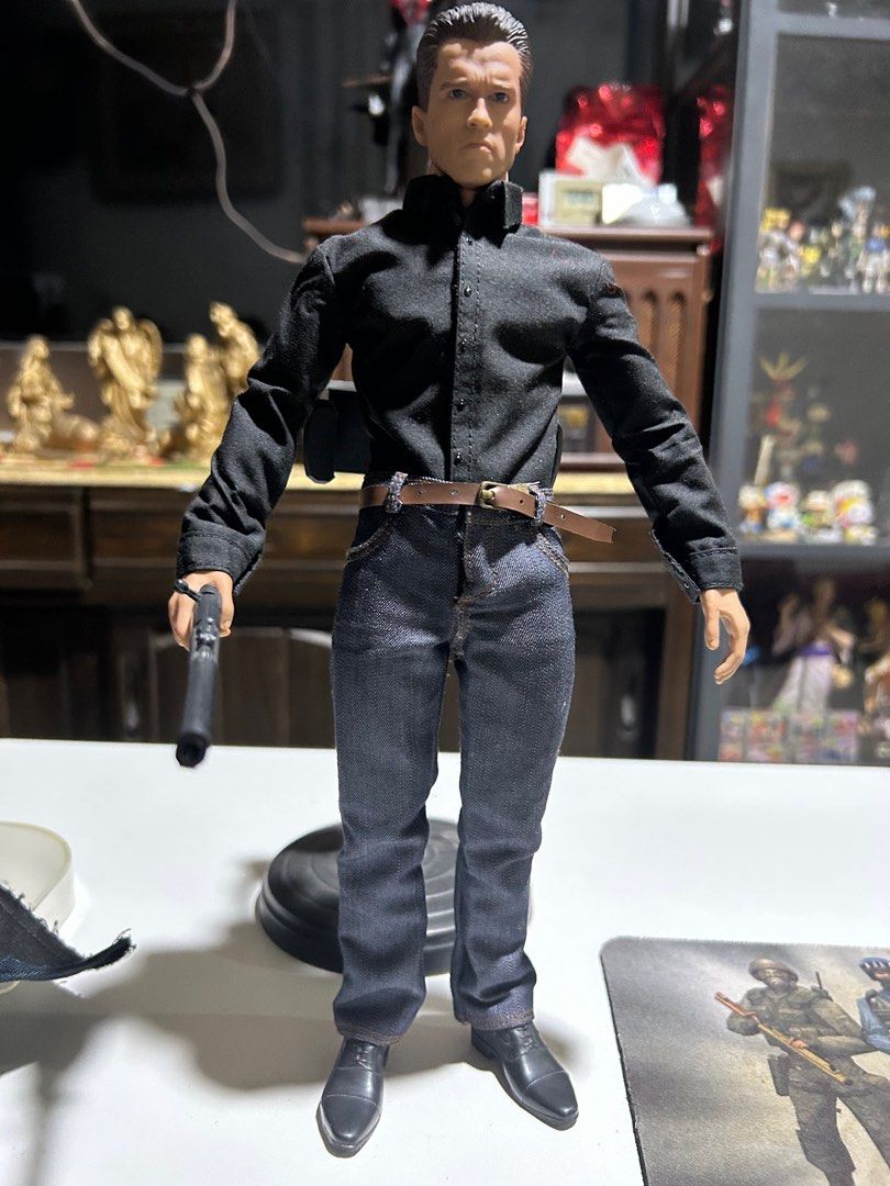 1/6 Scale Terminator Arnold Schwarzenegger (Category: Figurines & Statues) located in Manila. Submitted by cxtremetoy17724 (Listing ID 1362052668, Image 3). Description: 1/6 Scale Terminator Arnold Schwarzenegger.
