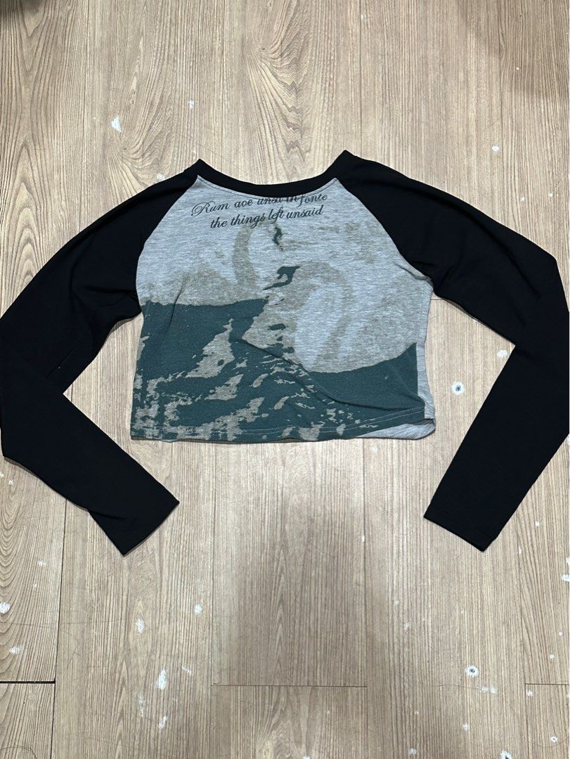 acubi y2k grunge longsleeves top (Category: Longsleeves) located in Manila. Submitted by caelusio (Listing ID 1361995240, Image 1). Description: welcome ☻ ↳ Flaws: none ↳ Size: small to medium ↳ Colors may vary due to lighting [★] feel free to message me for more details > Please manage your expectations 🏷: baggy pants, y2k pants, cargo pants, flare pants, shein pants, maong pants, thrifted, shein, mom jeans, high waist jeans, low waist jeans, b