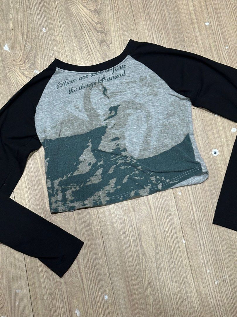 acubi y2k grunge longsleeves top (Category: Longsleeves) located in Manila. Submitted by caelusio (Listing ID 1361995240, Image 2). Description: welcome ☻ ↳ Flaws: none ↳ Size: small to medium ↳ Colors may vary due to lighting [★] feel free to message me for more details > Please manage your expectations 🏷: baggy pants, y2k pants, cargo pants, flare pants, shein pants, maong pants, thrifted, shein, mom jeans, high waist jeans, low waist jeans, b