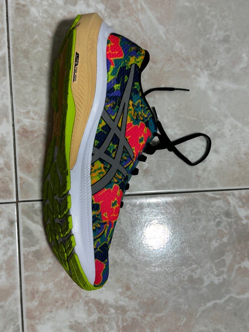 Asics GT-2000 13 Liteshow (Category: Sneakers) located in Singapore. Submitted by wintermeloon (Listing ID 1362081589, Image 3). Description: .