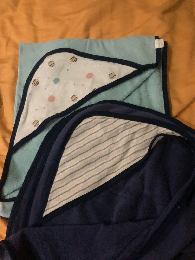 Bloom Baby Bath Towels (Category: Other Baby Bathing & Changing Needs) located in Manila. Submitted by artsygunda (Listing ID 1362105726, Image 1). Description: 2pcs - Light Blue and Navy Blue.