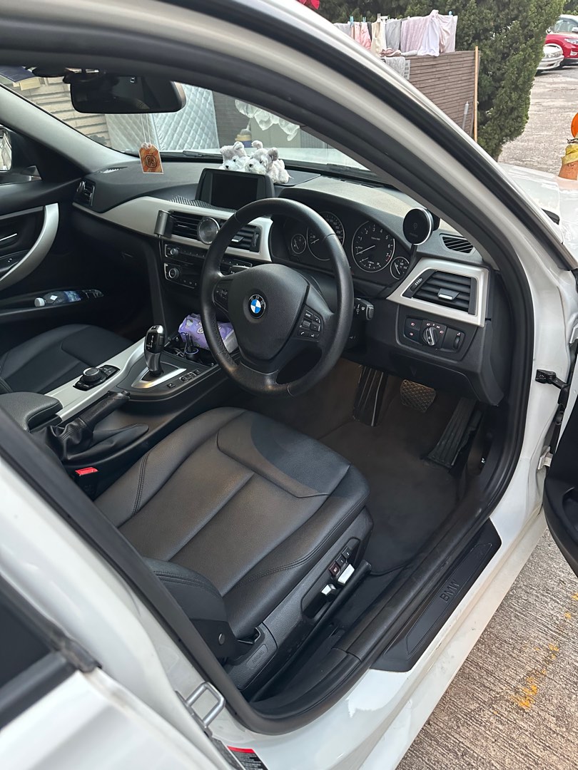 BMW 318i Sedan (A)62866876332545112