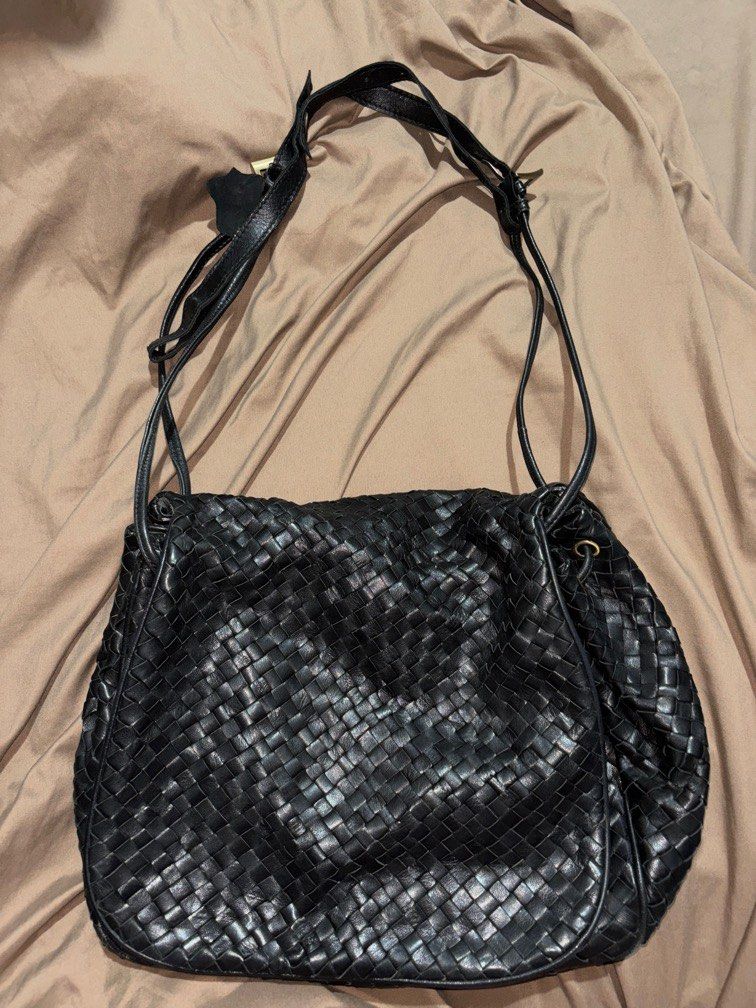 Bottega Venetta (Category: Luxury Bags & Wallets) located in Pateros City. Submitted by florocampo48421 (Listing ID 1362037703, Image 1). Description: .