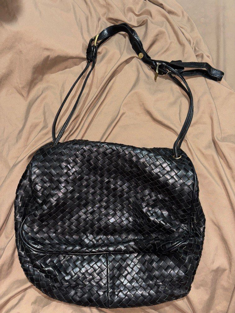 Bottega Venetta (Category: Luxury Bags & Wallets) located in Pateros City. Submitted by florocampo48421 (Listing ID 1362037703, Image 2). Description: .