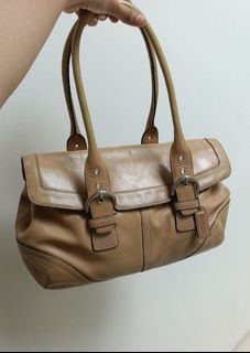 (Kategori: ) berada di . Dikirim oleh declutteringlemariku (ID iklan 1361988707, Gambar 1). Deskripsi: .