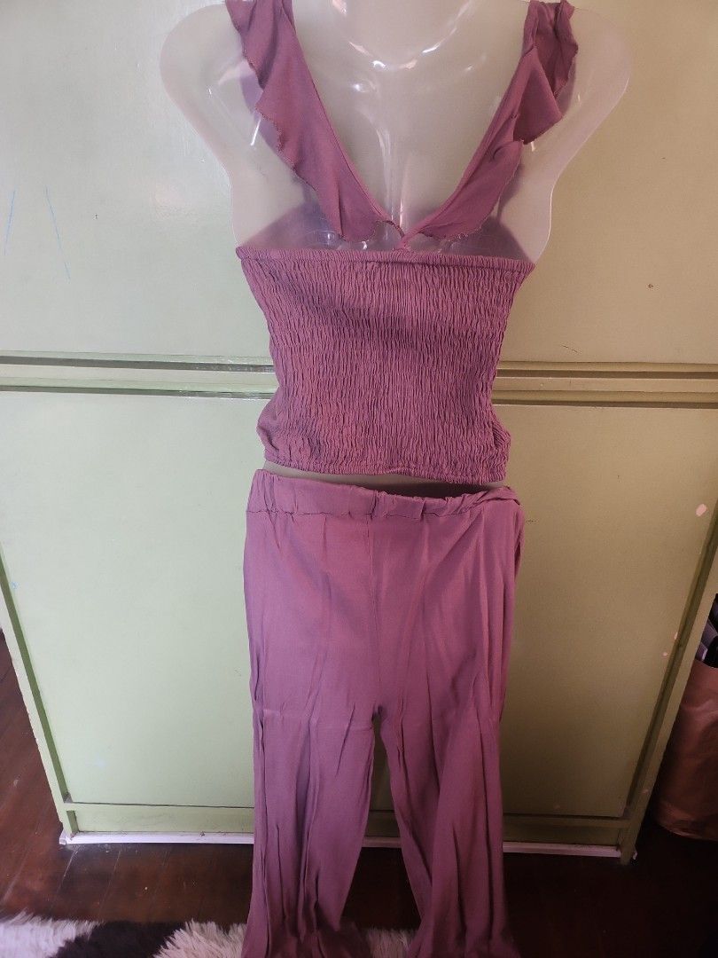 Coords pants (Category: Sets & Coordinates) located in Quezon City. Submitted by xtinemaye (Listing ID 1362018166, Image 3). Description: coords pants used only once best fit to small to large frame mauve in color semi crop top no flaws RFS: decluterring.