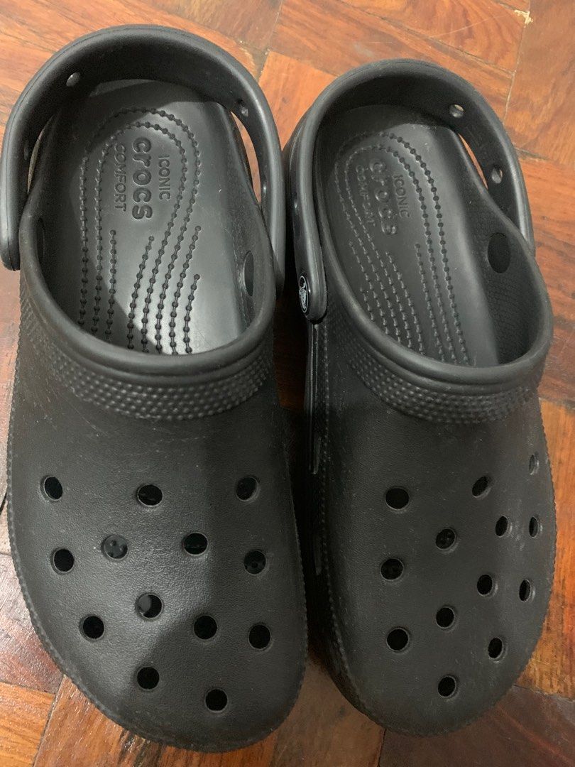Crocs Platform black (Category: Loafers) located in Manila. Submitted by dsn_md (Listing ID 1362057896, Image 2). Description: Almost brand new Size W8 Once lang nagamit sa abroad pa kaya malinis yung sole Walang issues Guaranteed original.