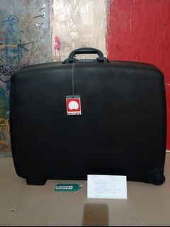Delsey OYSTER Luggage 30"(30-35kgs) Brand New Condition!!!with Security Code LOC PLARIDEL BULACAN