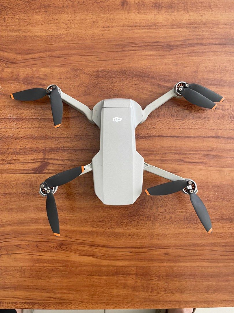 DJI Mini 2 SE Fly More Combo (Category: Drones) located in Manila. Submitted by lovedbyma (Listing ID 1361984772, Image 1). Description: FOR SALE: DJI MINI 2 SE FLY MORE COMBO (USED) RSP: ~ Php30,000.00 DISCOUNTED PRICE: Php25,000.00 + Free Php8,000.00 Worth Accessories - Comes With Free 3 Battery Packs (~Php7,500.00) - 32GB Memory Card (~Php500.00).