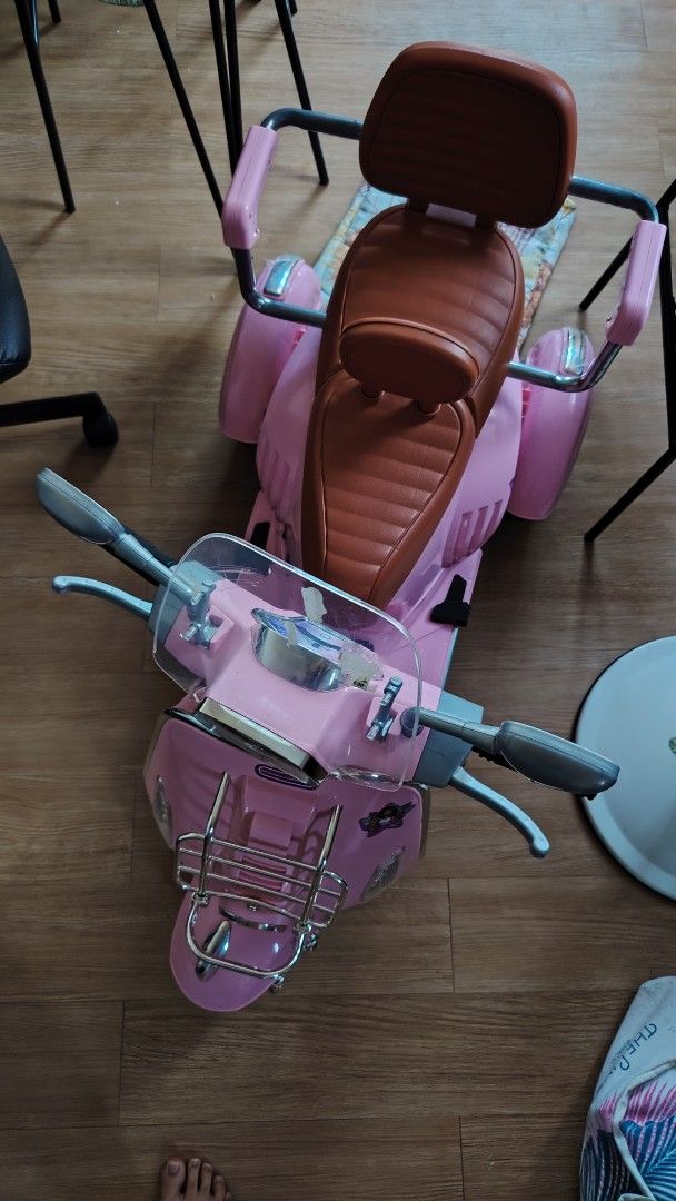 Electric Motorcycle (Category: Motorbikes for Sale) located in Quezon City. Submitted by danibang07 (Listing ID 1362007935, Image 3). Description: 2 kids can ride and it includes charger. Rfs: decluttering. Xxx.