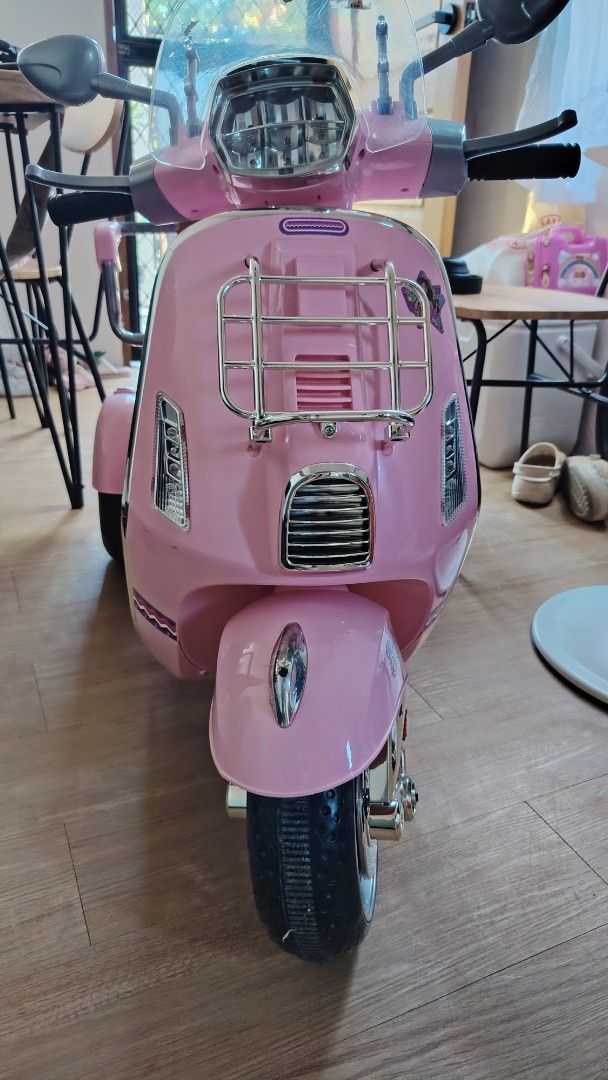 Electric Motorcycle (Category: Motorbikes for Sale) located in Quezon City. Submitted by danibang07 (Listing ID 1362007935, Image 1). Description: 2 kids can ride and it includes charger. Rfs: decluttering. Xxx.